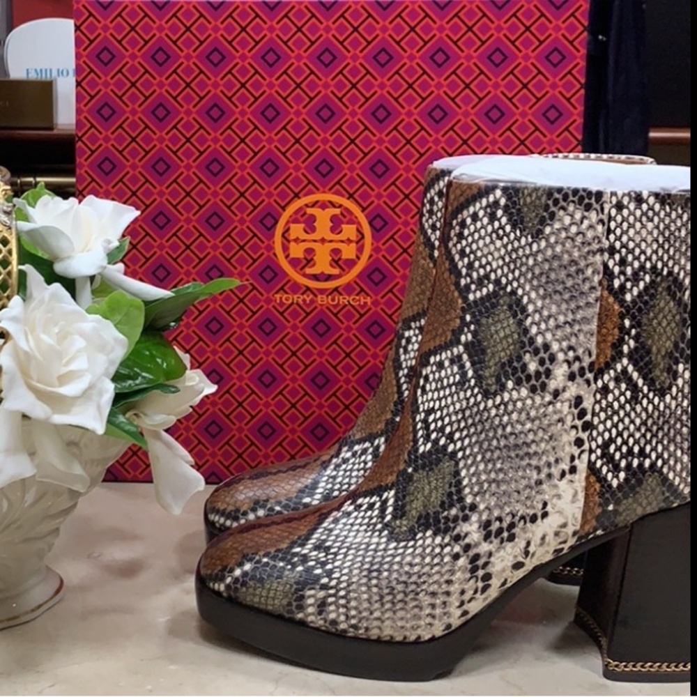 TORY BURCH RUBY PLATFORM CHAIN INLAY HEEL BOOTS PYTHON EMBOSSED LEATHER
8, 8.5,9 - Picture 4 of 9